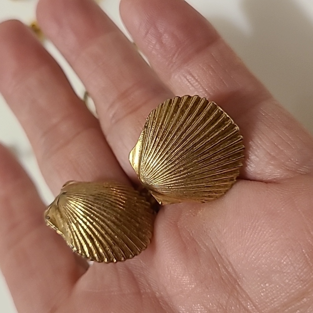 Set of 8 Clip on, and Pierced Earrings - Picture 14 of 14